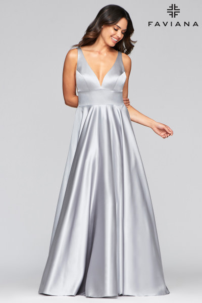 FHGDH Elegant Silver Gray Off Shoulder Evening Formal Dresses Satin  Backless Side Split A-Line Prom Dresses Robe (Color : White-Mountain  peach7, Size : 4) : : Clothing, Shoes & Accessories